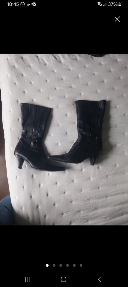 Botas de piel italianas.