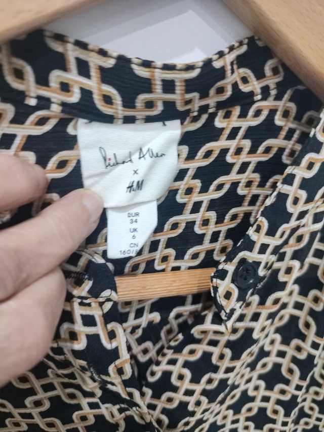 Conjunto blusa y pantalón con dibujo