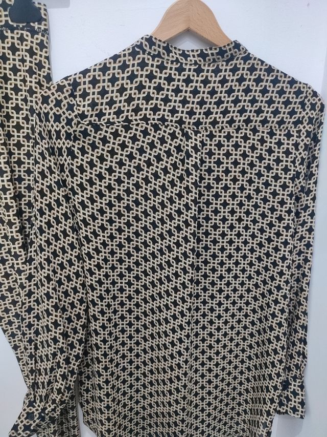 Conjunto blusa y pantalón con dibujo