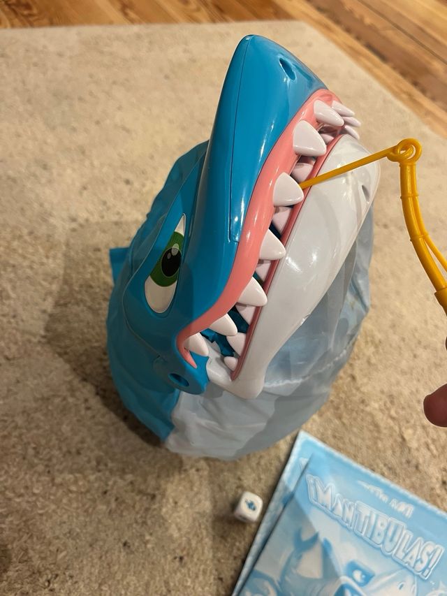 Juego de mesa MANDIBULAS seminuevo