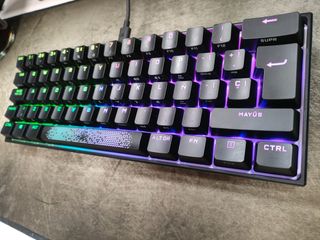 Teclado corsair K65 RGB MINI