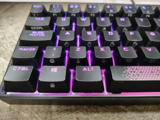 Teclado corsair K65 RGB MINI