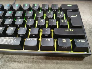 Teclado corsair K65 RGB MINI