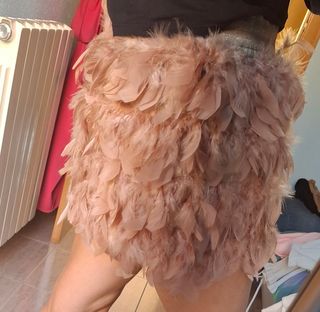 Falda plumas
