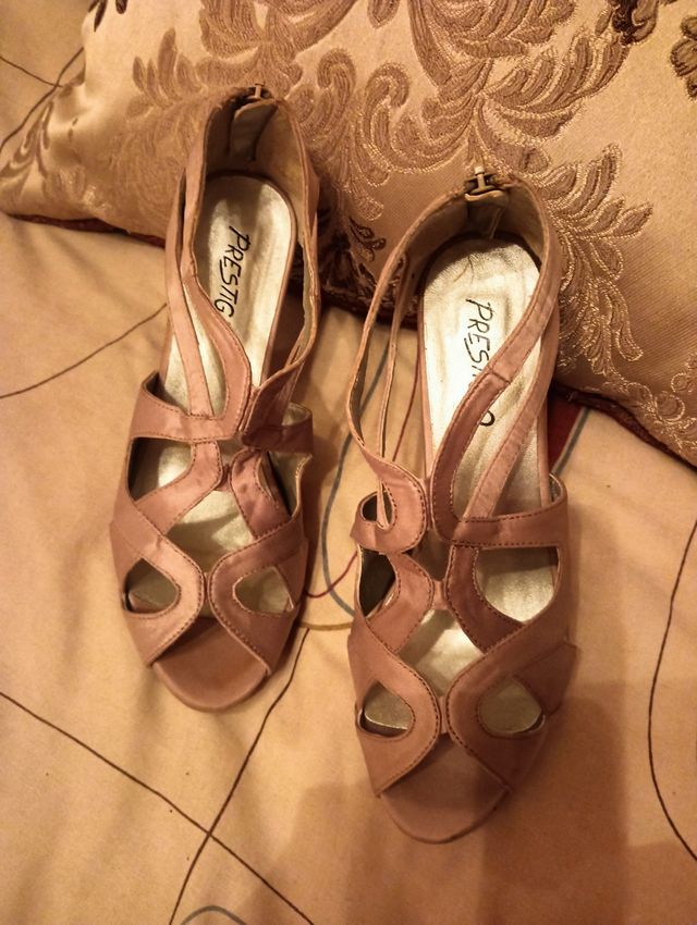 Sandalias de  vestir beige de raso