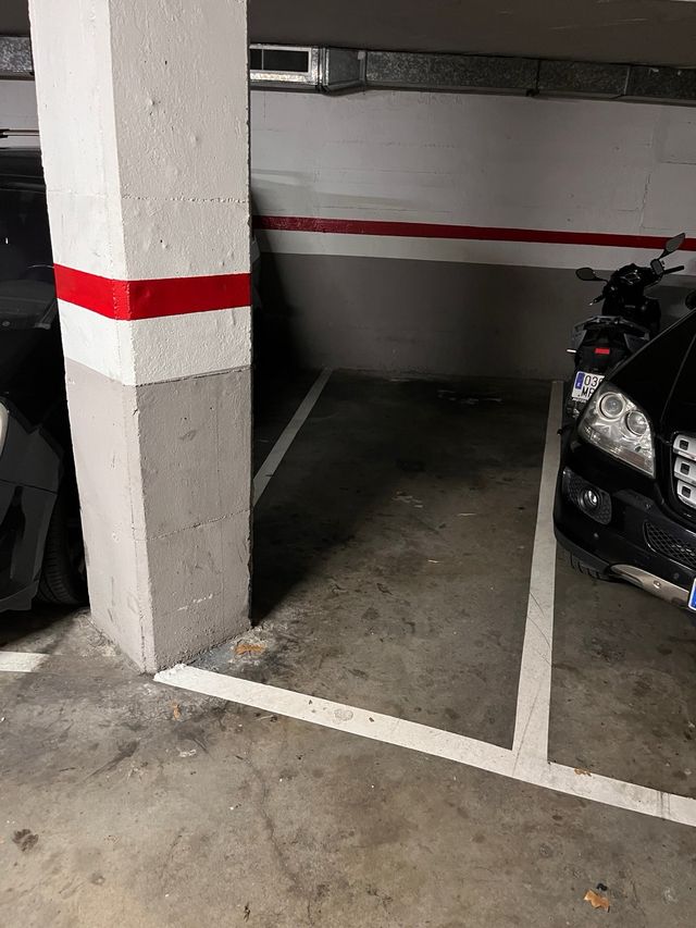 Alquiler plaza parking moto grande COLLBLANC