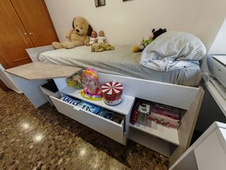 Cama alta con escritorio