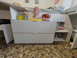 Cama alta con escritorio