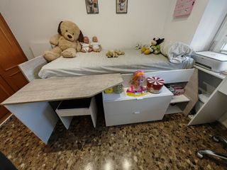 Cama alta con escritorio