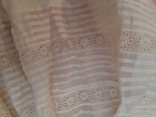 VESTIDO ANTIGUO DE ORGANDI Y TIRA BORDADA