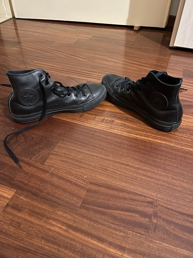 Scarpe converse nere pelle