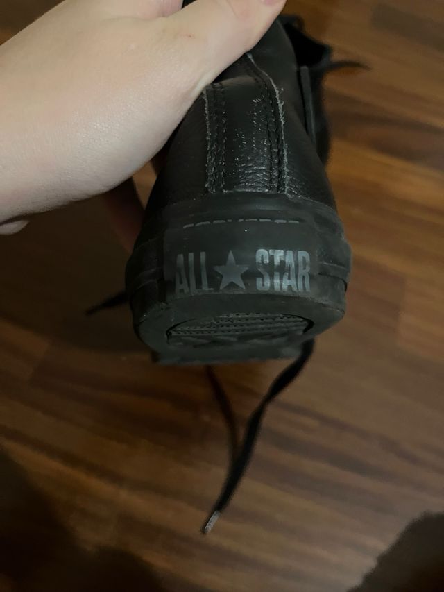 Scarpe converse nere pelle