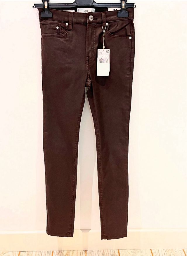 Pantalón skinny marrón de Mango