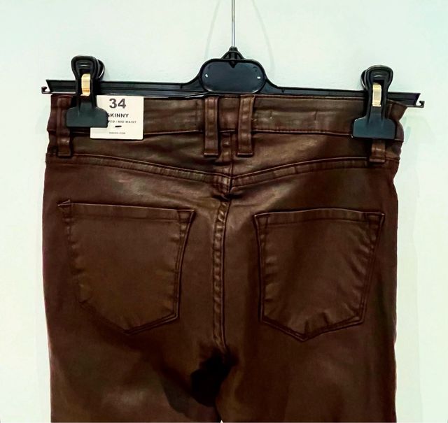 Pantalón skinny marrón de Mango