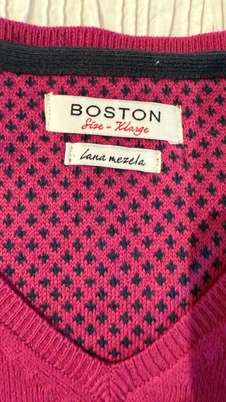 Jersey lana Boston, pico de color roja, talla XL