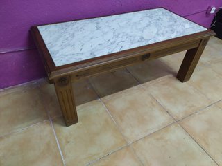 Mesa colonial con mármol