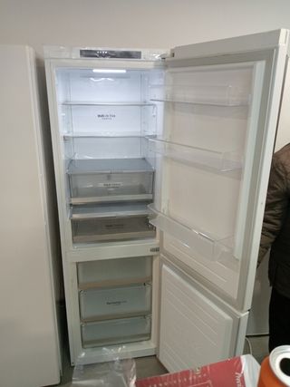 Nibiera marca LG de un metro 85