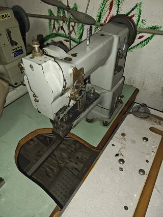 Maquina de coser Adler modelo 069