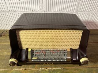 ANTIGUA RADIO VÁLVULAS IBERIA D 21. BAQUELITA.