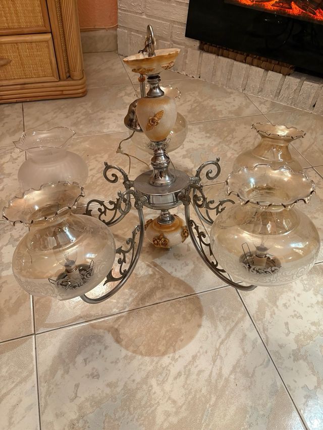 Lampara de metal y ceramica con 5 brazos