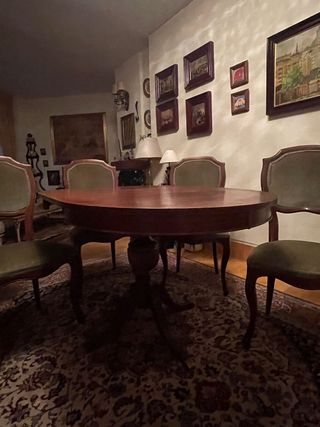 Mesa de madera de cerezo con 4 sillas