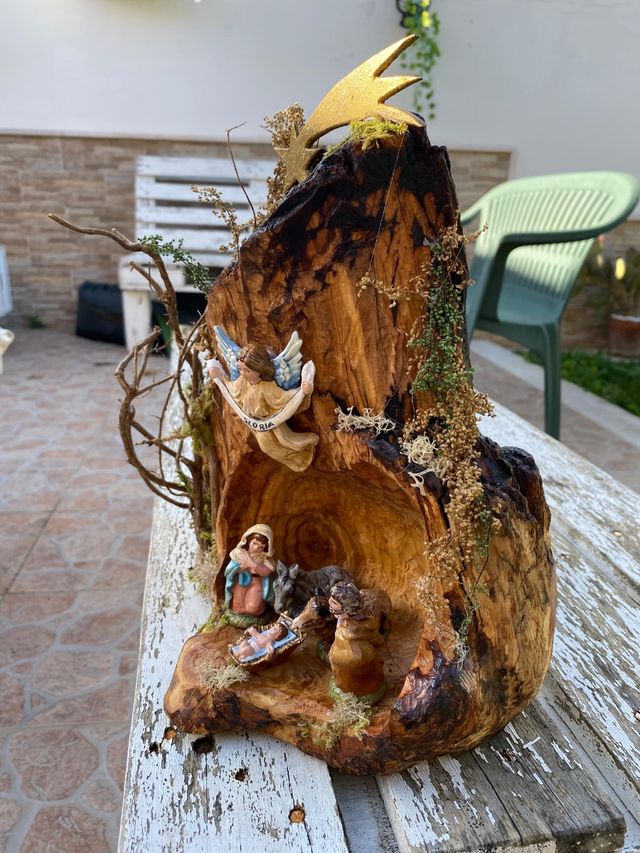 Presepe in radica d'ulivo