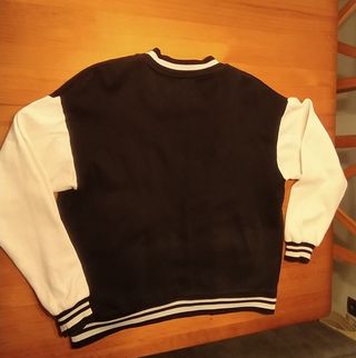 Chaqueta estilo universitaria pull&bear 