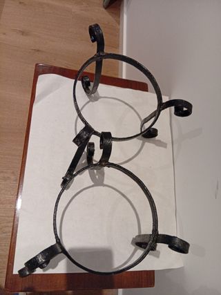 Porta macetas forja medievales.