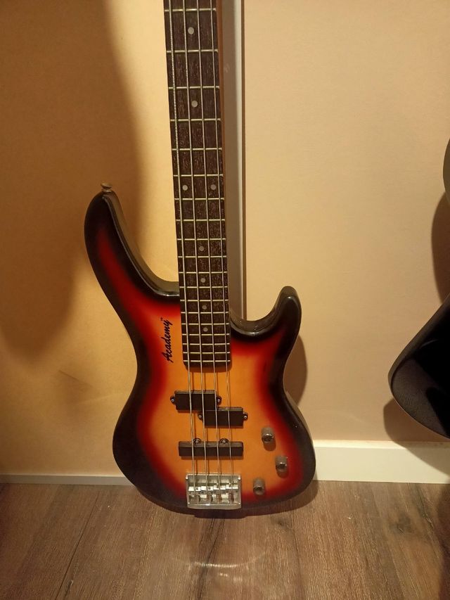 Bajo de principio de los 90