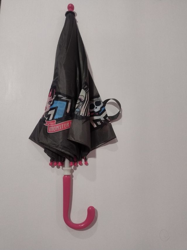 Paraguas Monster High, Princesas y Hello Kitty 