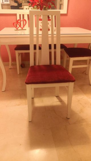 Mesa de salón isabelina extensible y 4 sillas