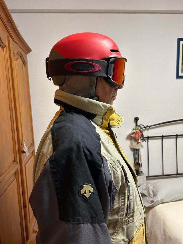 Traje de esquiar Descente y casco con gafas