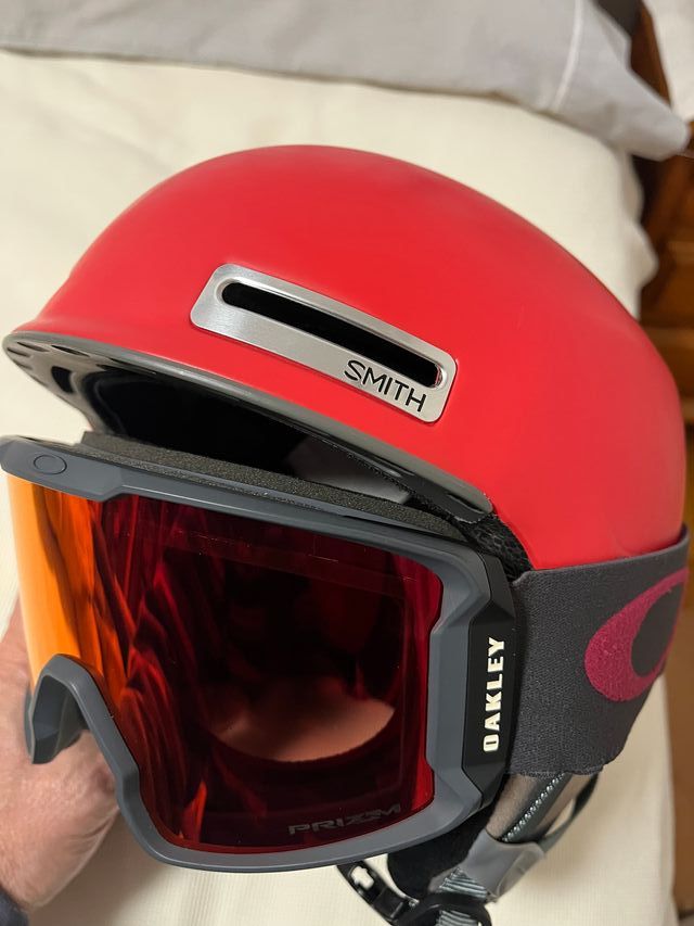 Traje de esquiar Descente y casco con gafas