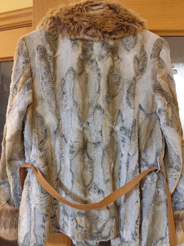 Chaquetón pelo, talla L con cinturon