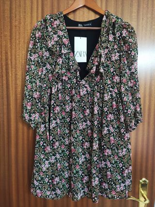 Vestido talla M Zara estampado flor. Nuevo