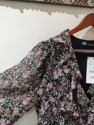 Vestido talla M Zara estampado flor. Nuevo