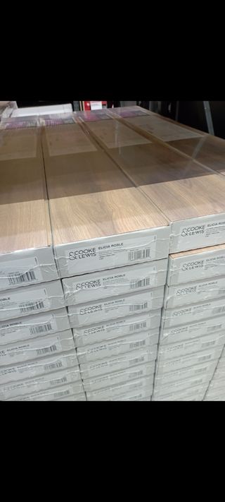 SE PONE SUELO DE PARQUET Y SE PINTAN PISOS ,