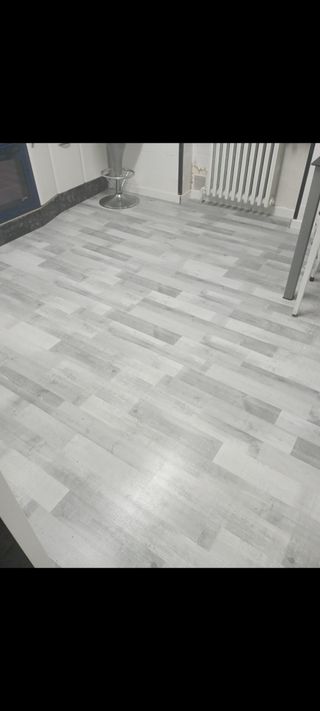 SE PONE SUELO DE PARQUET Y SE PINTAN PISOS ,