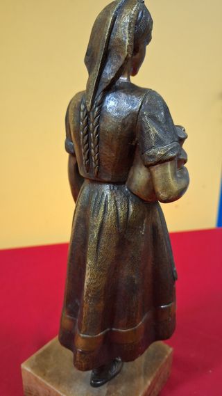 Figura de bronce