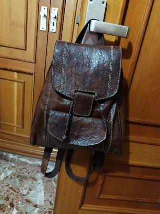 Mochila de cuero marrón 