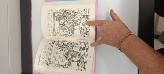 Diario de Nikki 10 - Una cuidadora de perros con mala pata (Diario De Nikki / Dork Diaries, 10) (Spanish Edition)