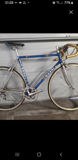 Bicicleta carretera clasica con ruedas Gravel