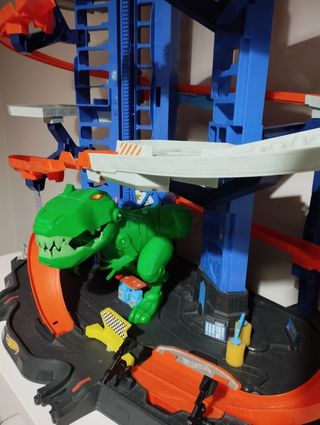 Pista Hot Wheels dinosaurio