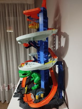 Pista Hot Wheels dinosaurio