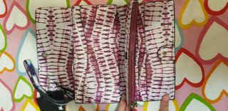 Cartera de mano marca desigual