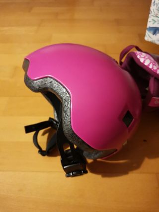 Patins de linea amb proteccions i casc