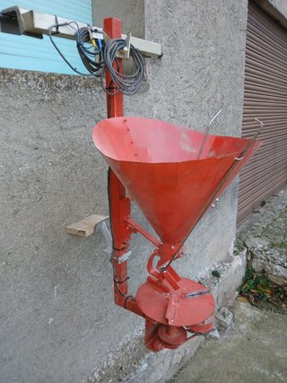 Esparcidor granulado para babosas