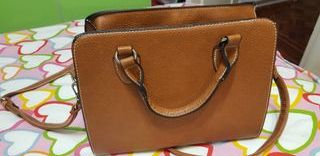 Bolso Stradivarius con asas y cordón