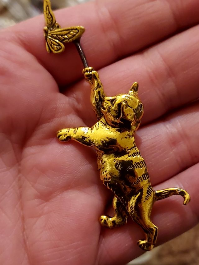Broche imperdible gato y mariposa joyas  bisutería