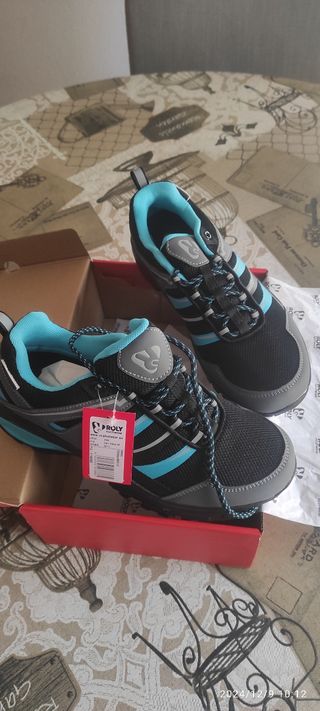 BOTAS PARA SENDERISMO O TRABAJO NUEVAS A ESTRENAR.